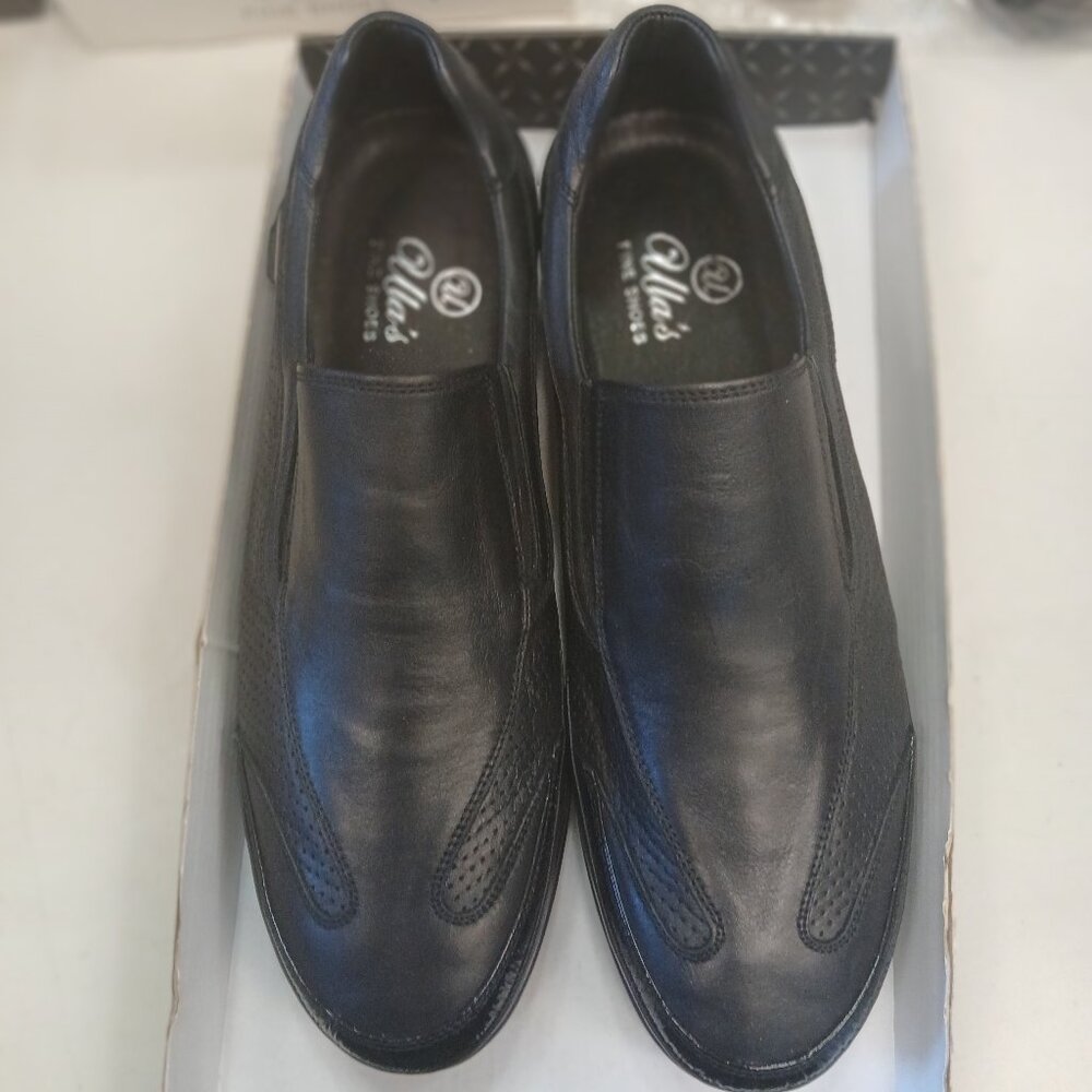Mens leather slip on loafers.